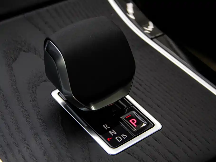Land Rover Range Rover Evoque 2024 Range Rover Evoque L 249PS Light Master Edition фото 20