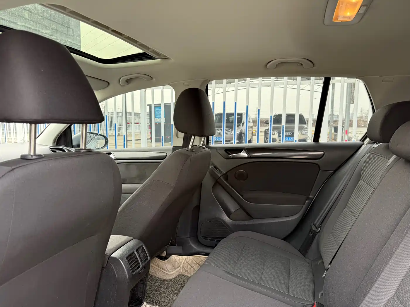 Volkswagen Golf 2012 1.6 Automatic Comfort Type фото 8
