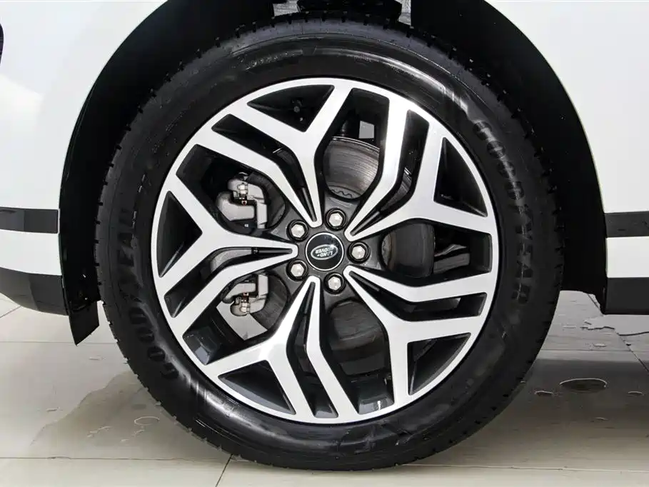 Land Rover Range Rover Evoque 2024 Range Rover Evoque L 249PS Light Master Edition фото 12