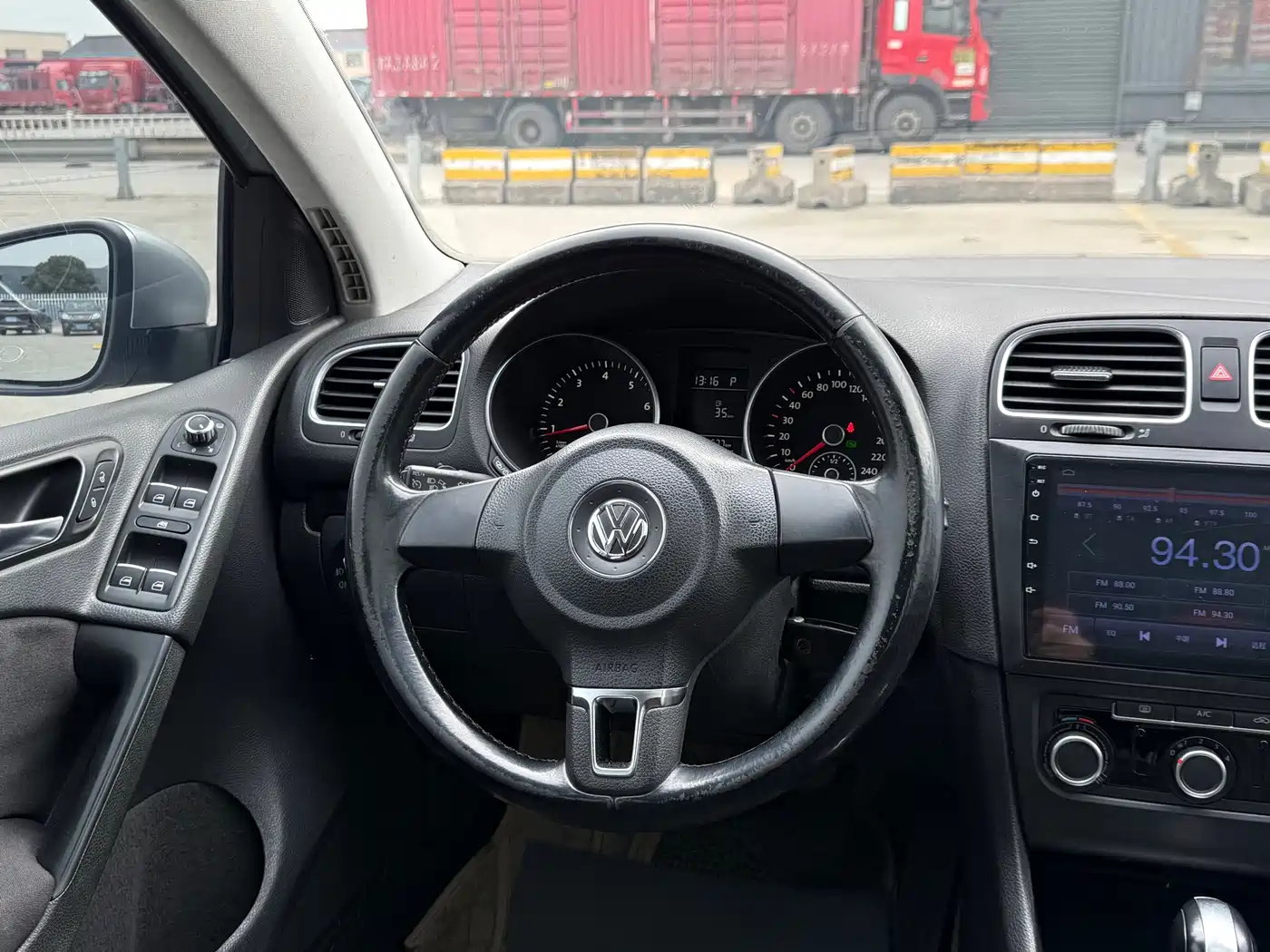 Volkswagen Golf 2012 1.6 Automatic Comfort Type фото 11