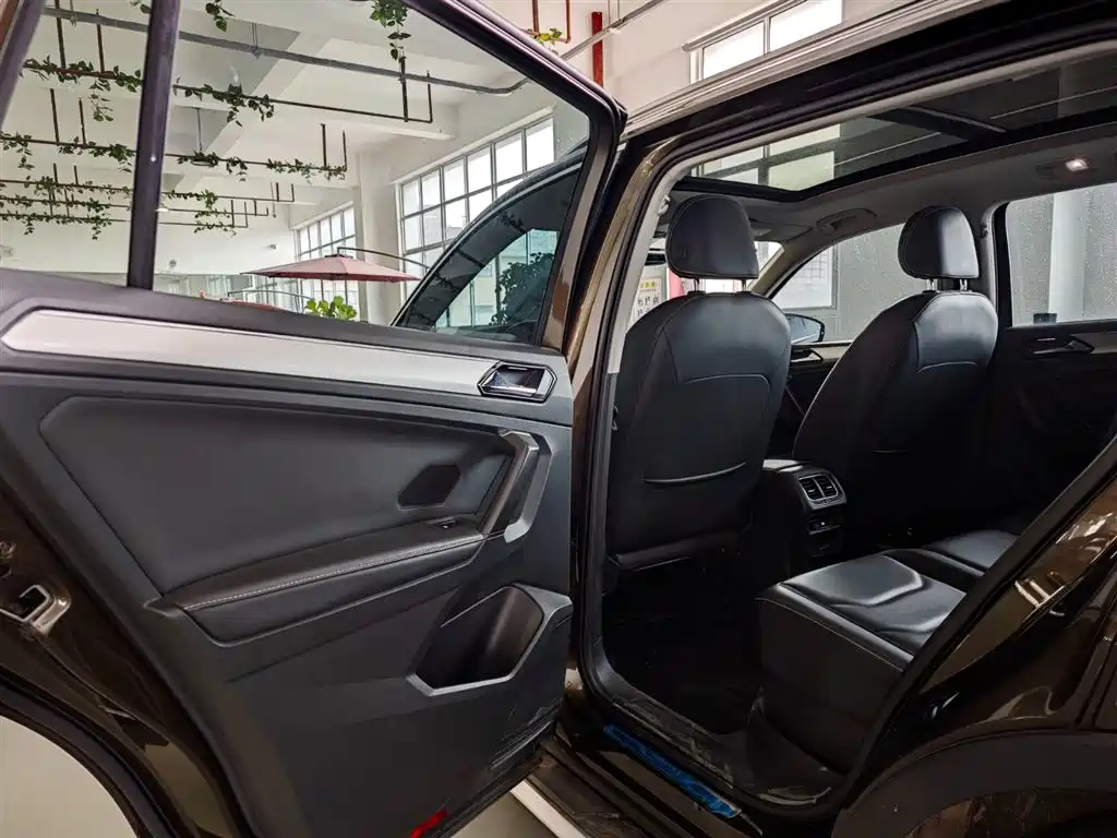 Volkswagen Tiguan L 2017 380TSI Automatic 4WD Luxury Edition фото 21