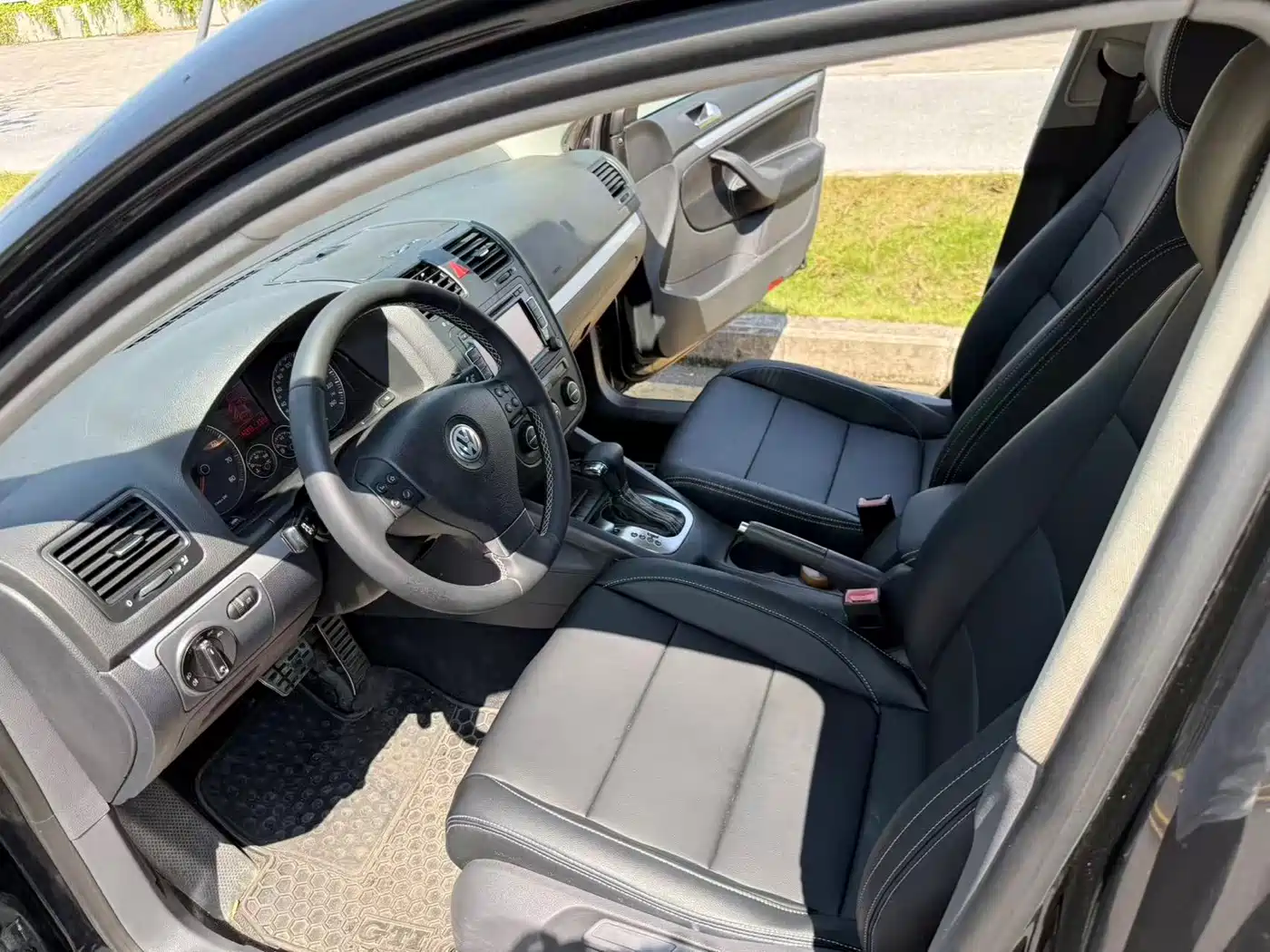 Volkswagen Sagitar 2009 2009 Model 1.8TSI Automatic Champion Edition
