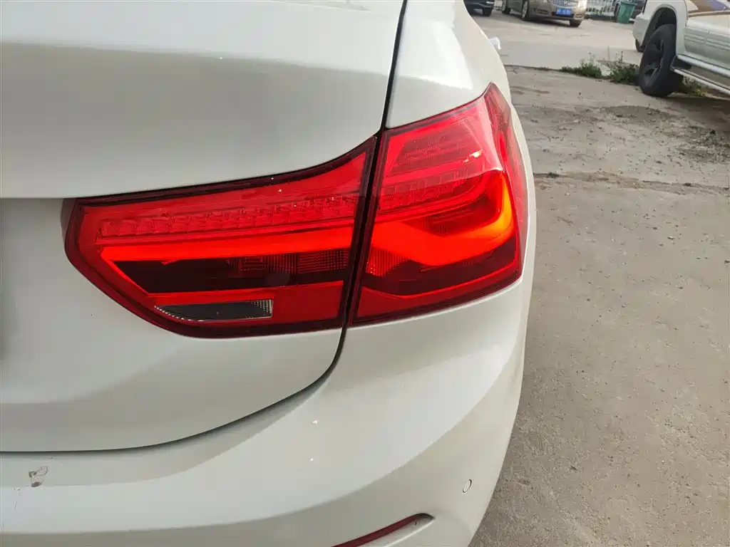 BMW 1 Series 2018 118i Sport Edition фото 8