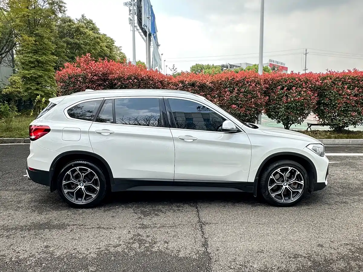 BMW X1 2020 sDrive25Li Leading Model фото 5