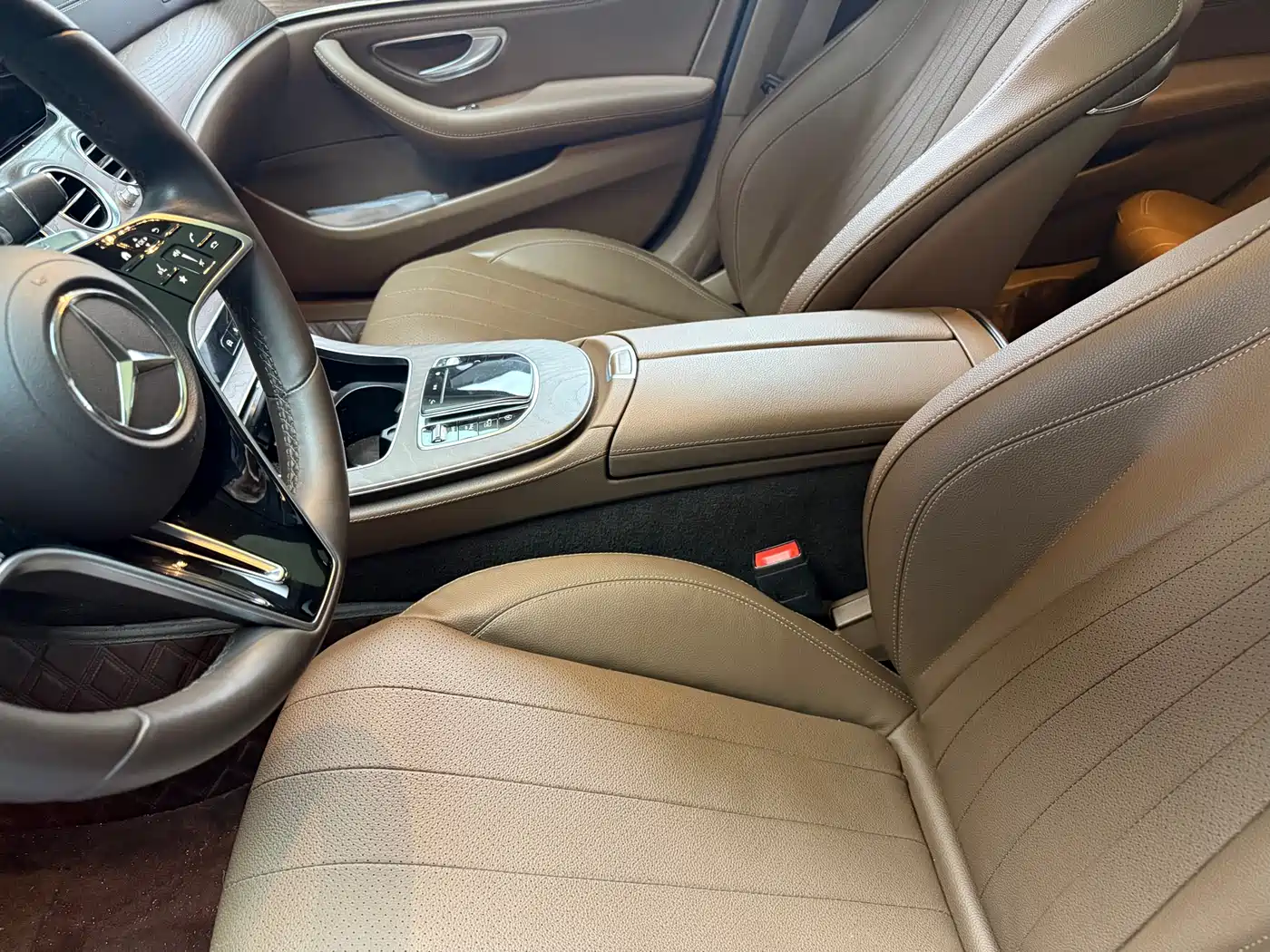 Mercedes-Benz E-Class 2023 E 300 L Fashion фото 4
