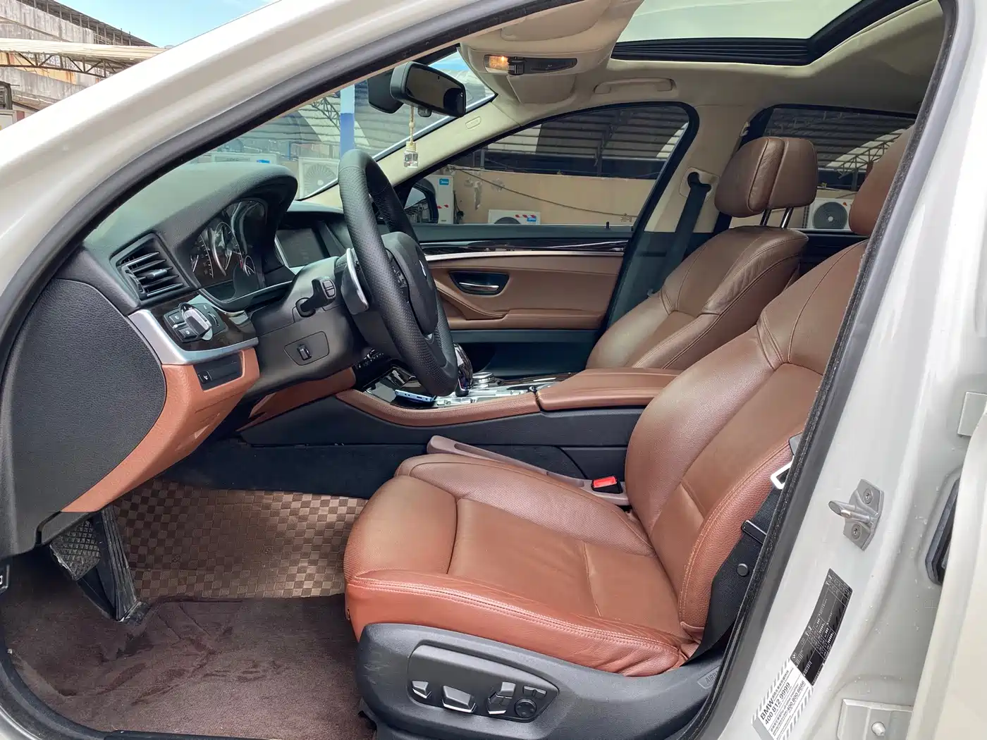 BMW 5 Series 2015 535Li Leading фото 9