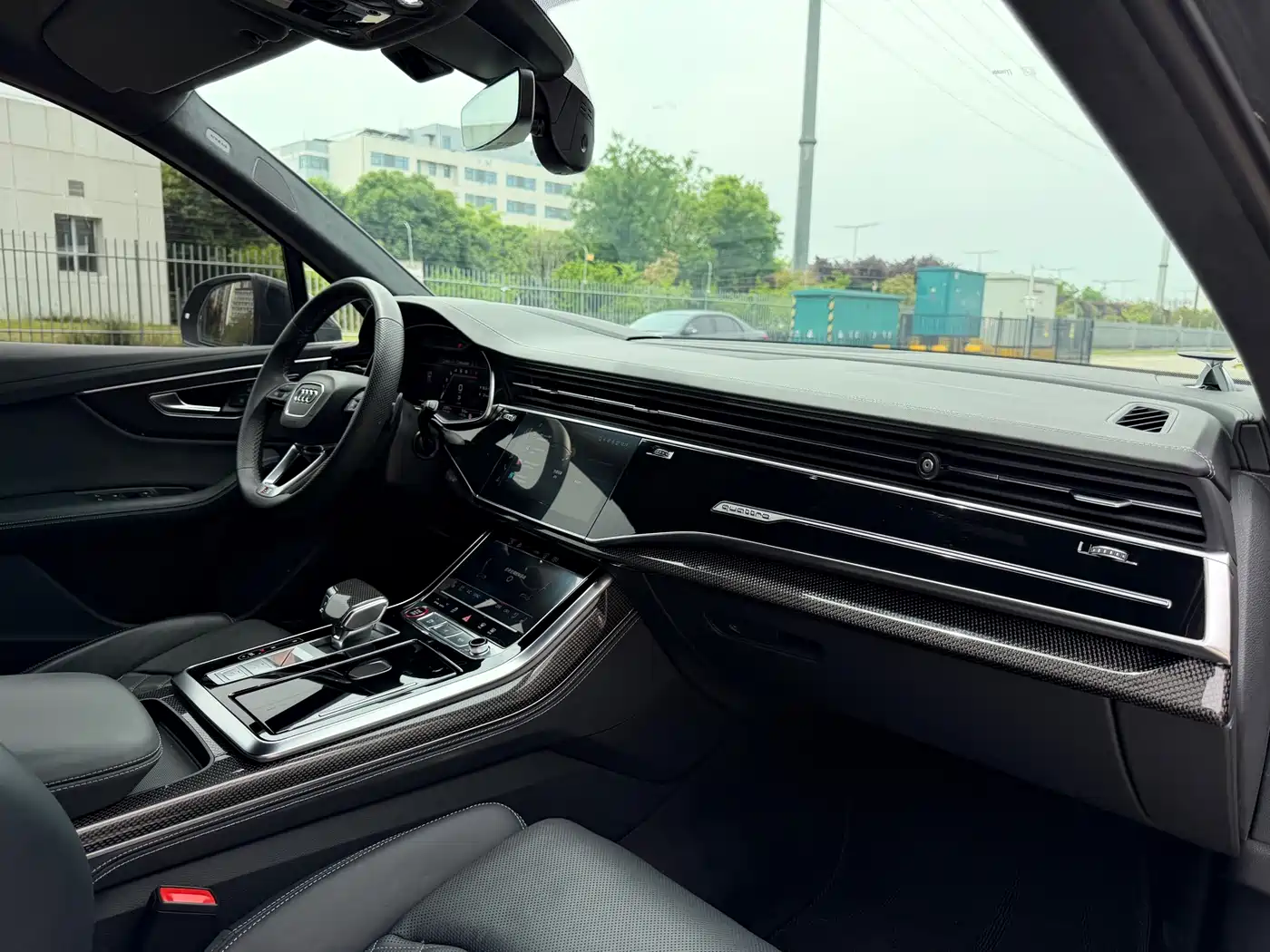 Audi SQ7 2024 4.0 TFSI Dark Knight Edition фото 11