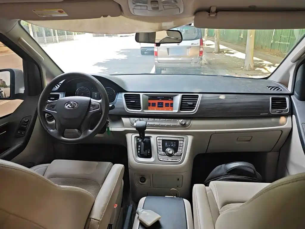 SAIC Maxus Maxus G10 2019 2019 Facelift PLUS 2.0T Automatic Elite Edition China VI