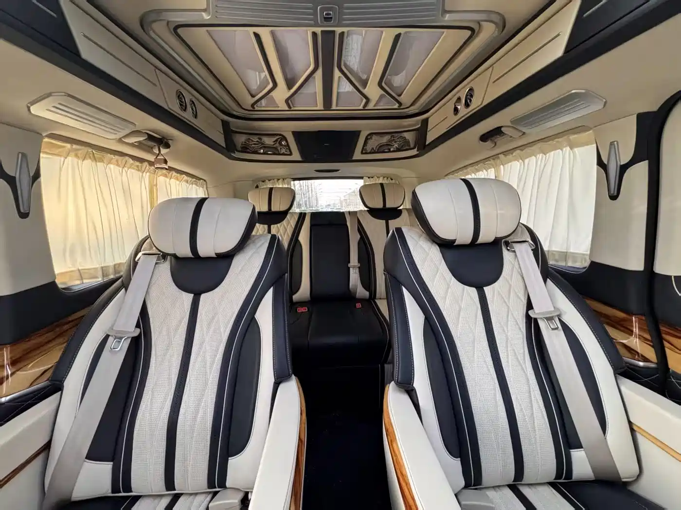 Mercedes-Benz V-Class 2020 Model V 260 L Long Wheelbase Luxury фото 12