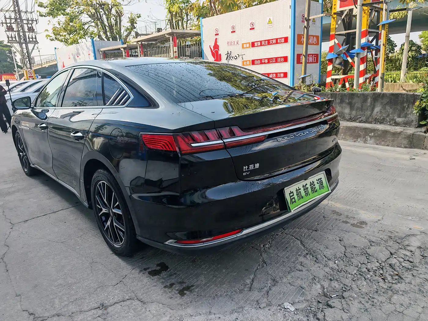 BYD E9