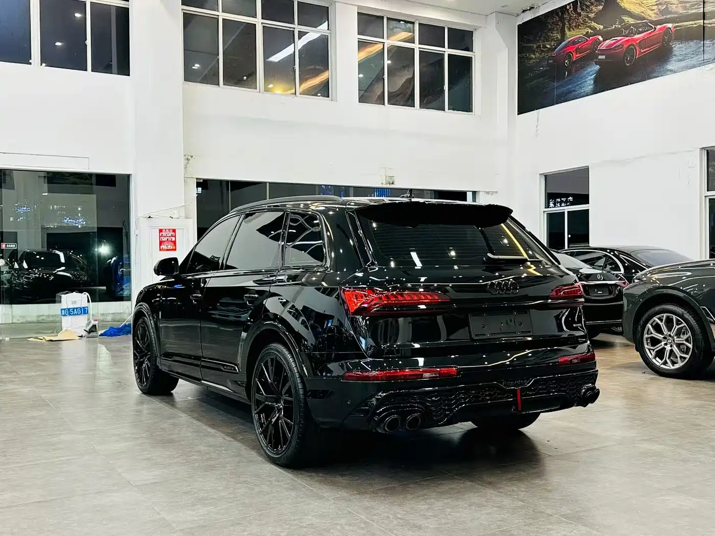 Audi Q7 2023 55 TFSI quattro S line Ice & Snow Sport Edition фото 4