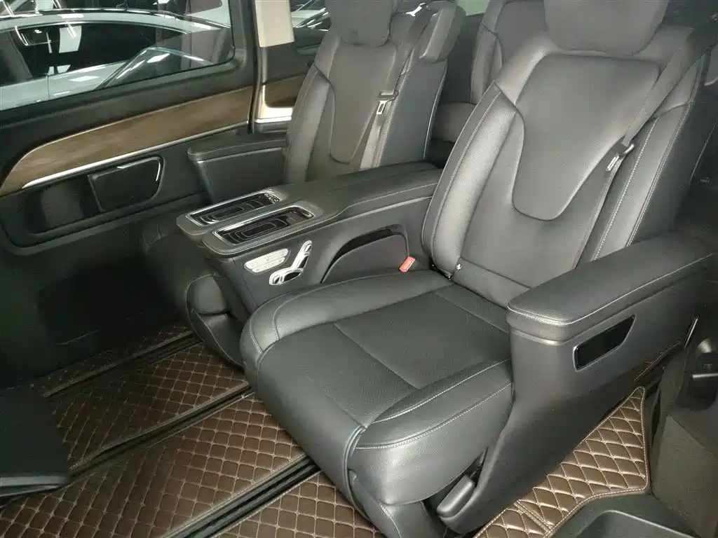 Mercedes-Benz V-Class 2020 Model V 260 L Long Wheelbase Luxury фото 17