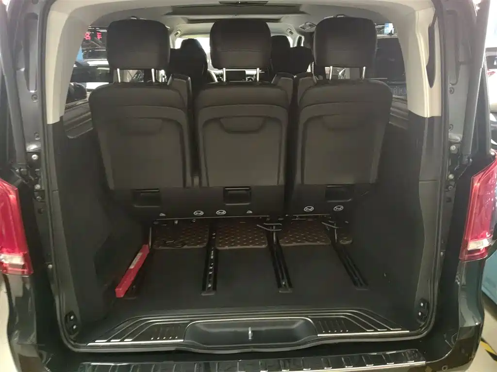 Mercedes-Benz V-Class 2020 Model V 260 L Long Wheelbase Luxury фото 19