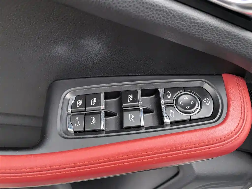 Porsche Macan 2017 Macan 2.0T фото 9