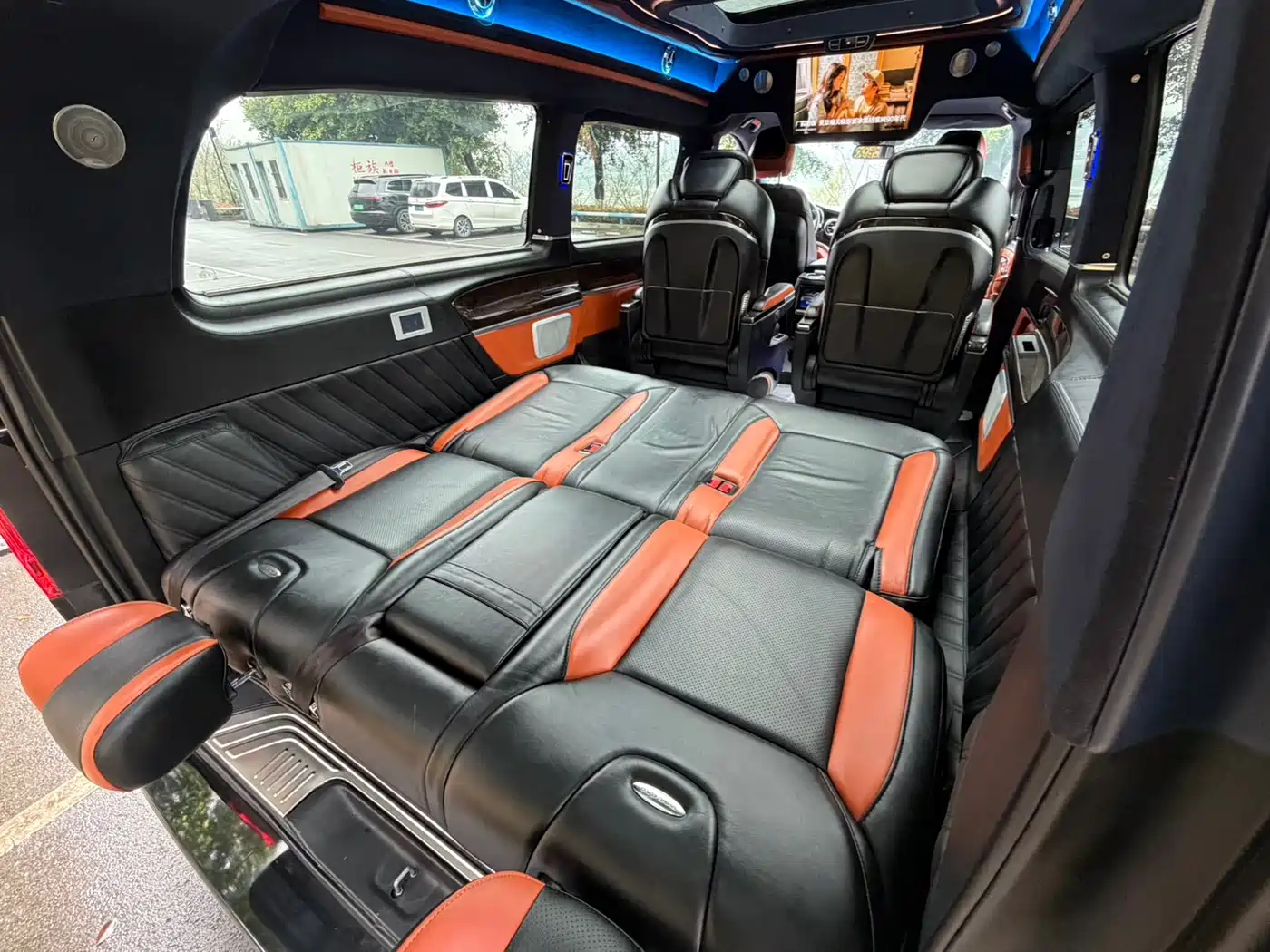 Mercedes-Benz V-Class 2018 V 260 L Premium Long Wheelbase Edition China VI фото 27