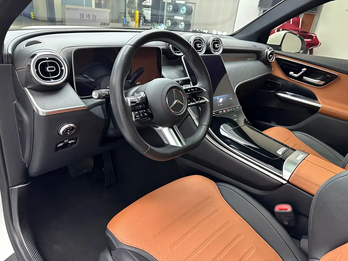 Mercedes-Benz GLC 2024 GLC 260 L 4MATIC Luxury 5-seater фото 12