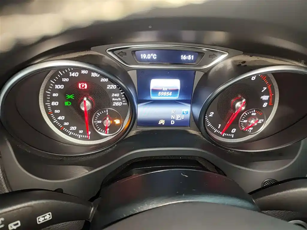 Mercedes-Benz GLA 2018 GLA 200 Dynamic фото 8