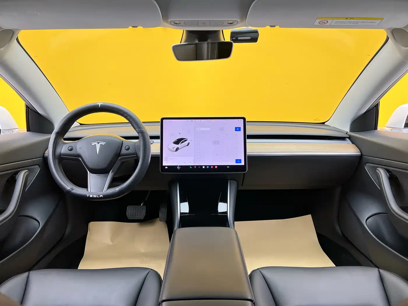 TESLA MODEL 3