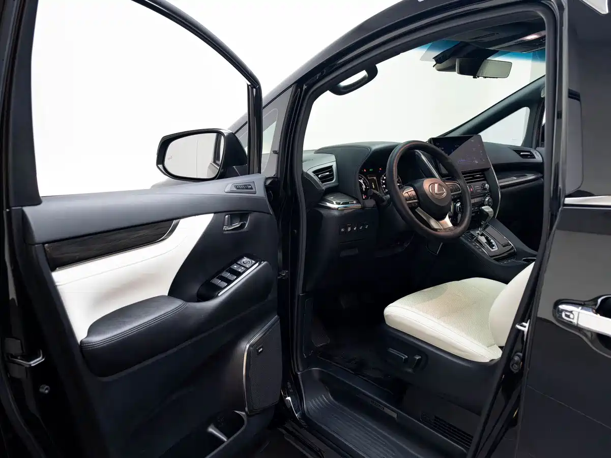 Lexus LM 2020 300h Seven-Seater Elegance Edition фото 8