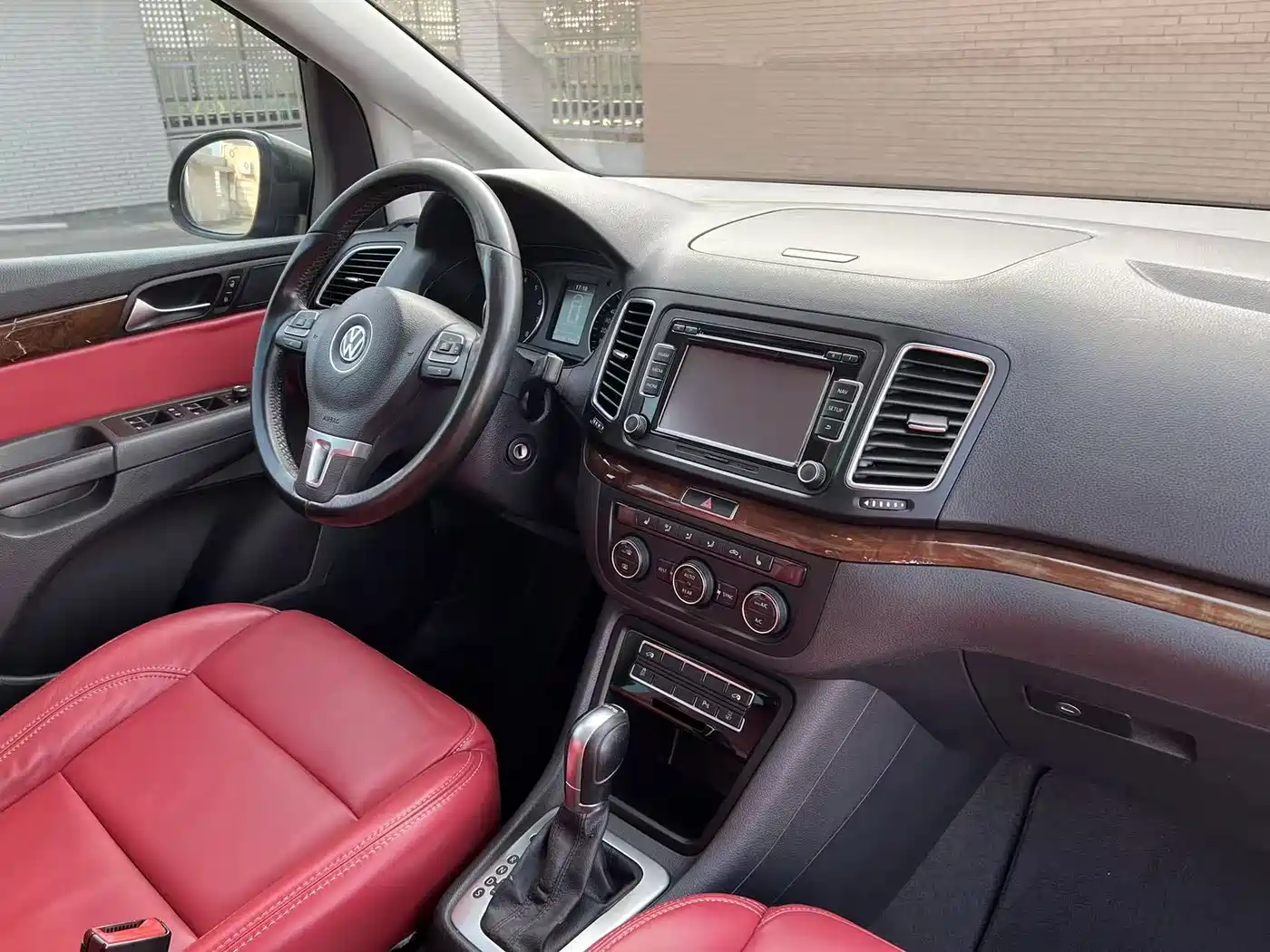 Volkswagen Sharan 2014 2.0TSI Comfort фото 12