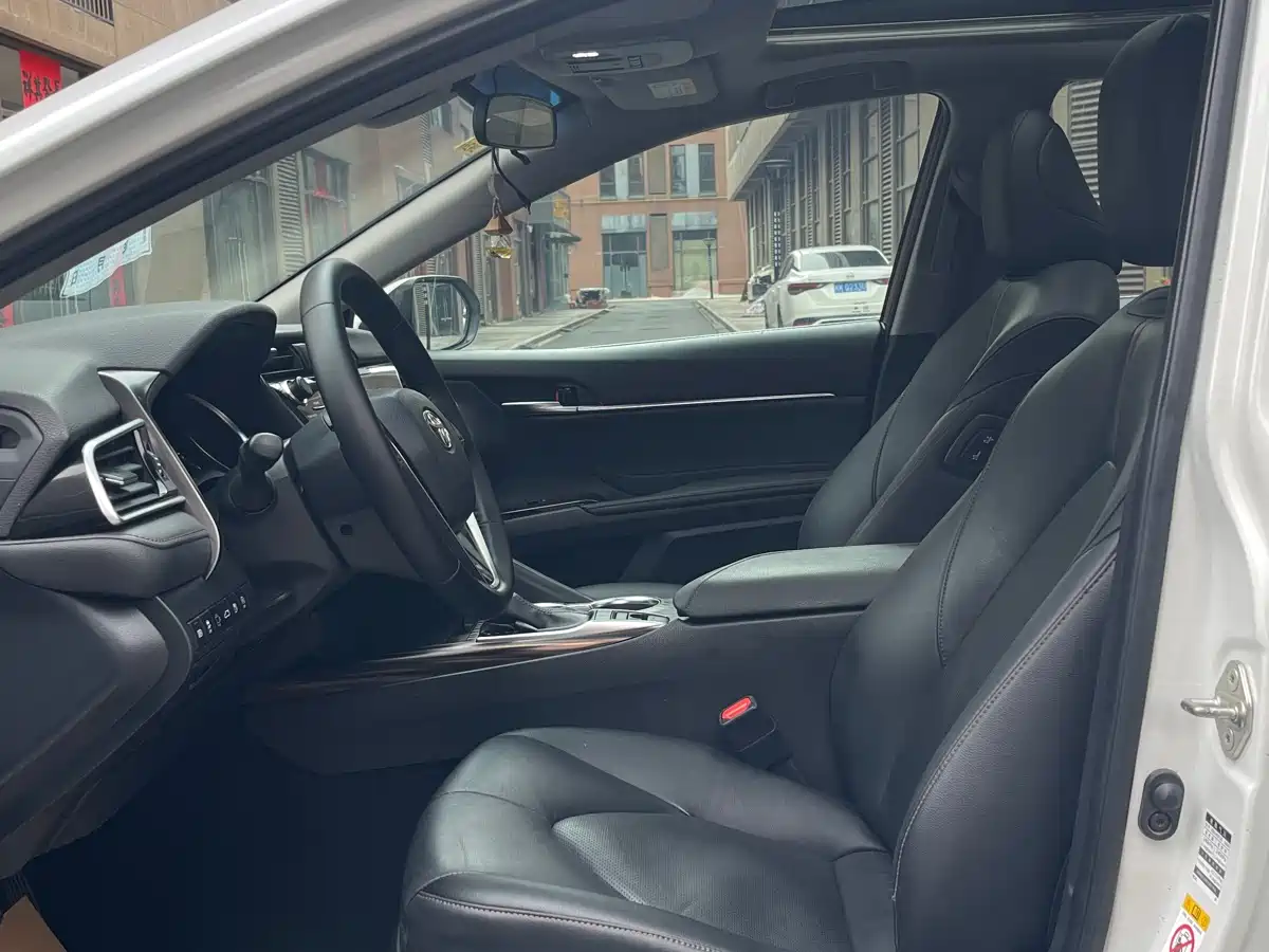 Toyota Camry 2018 2.5G Luxury Edition фото 6
