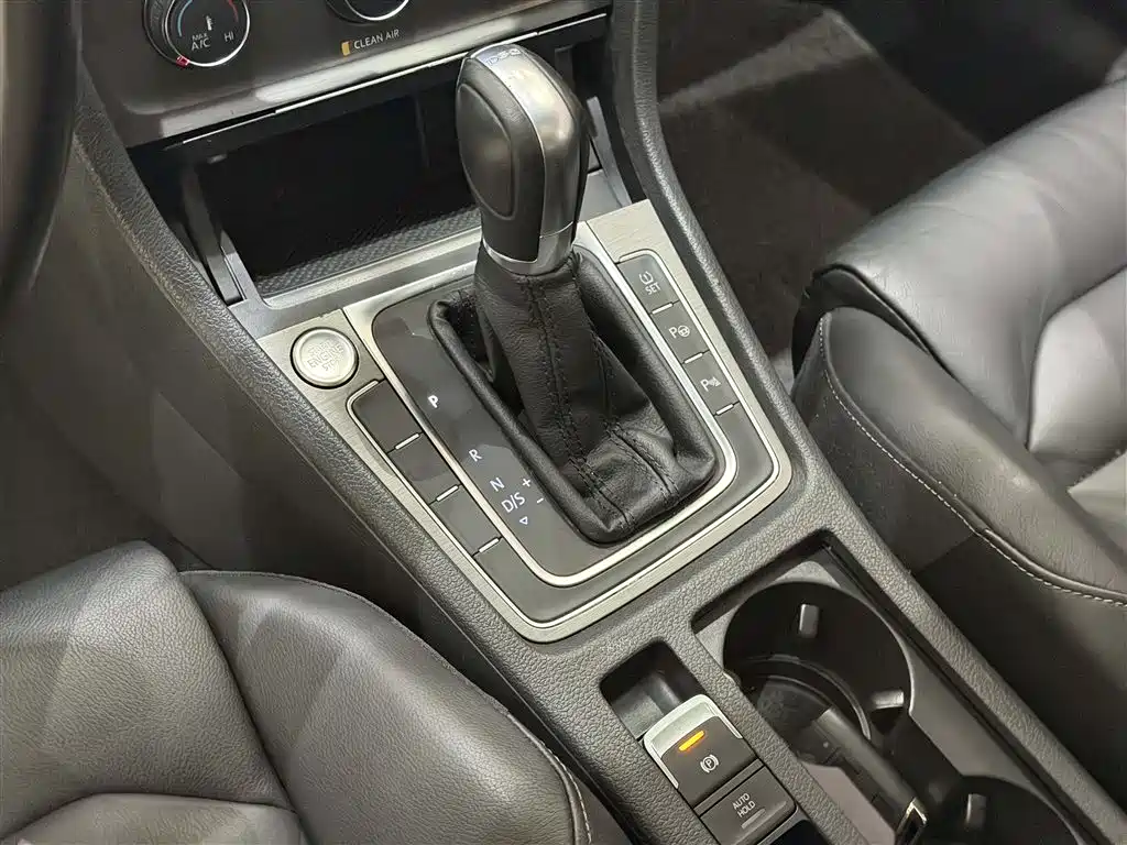 Volkswagen Golf 2015 1.4TSI Automatic Luxury фото 16