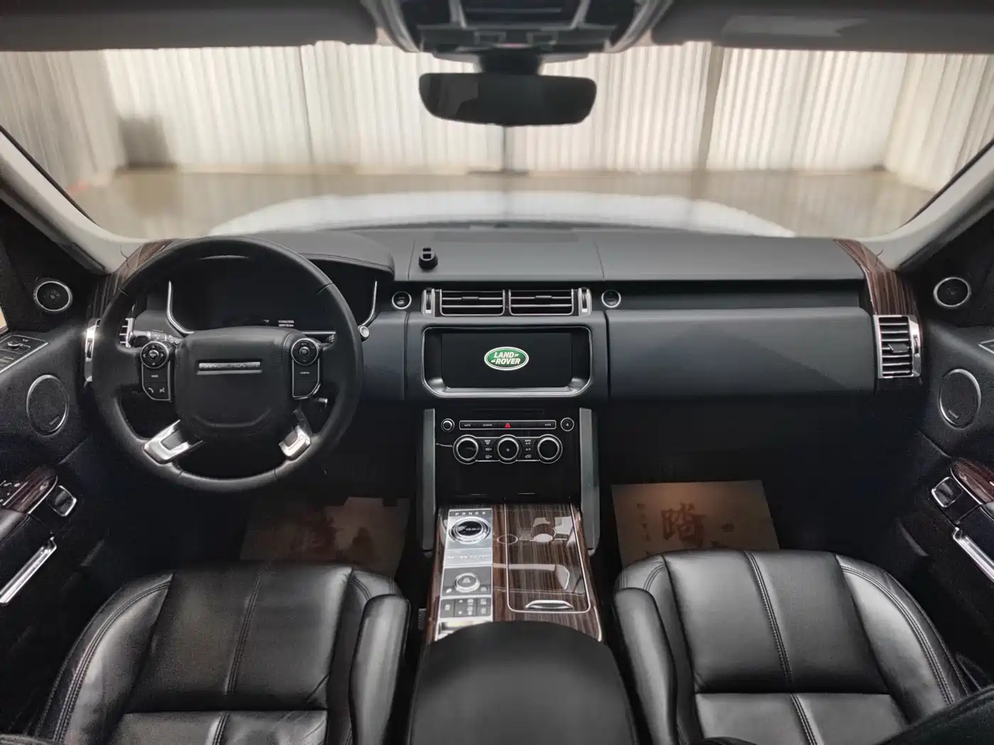 Land Rover Range Rover 2018 3.0 SC V6 Golden Age Edition фото 13
