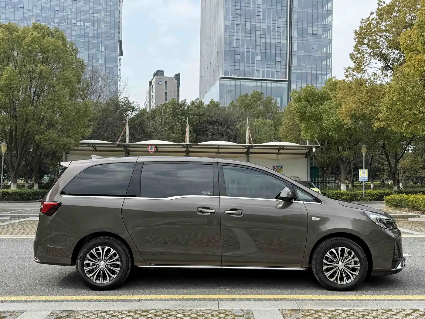 Buick GL8 2023 Land Business Class Premium фото 7