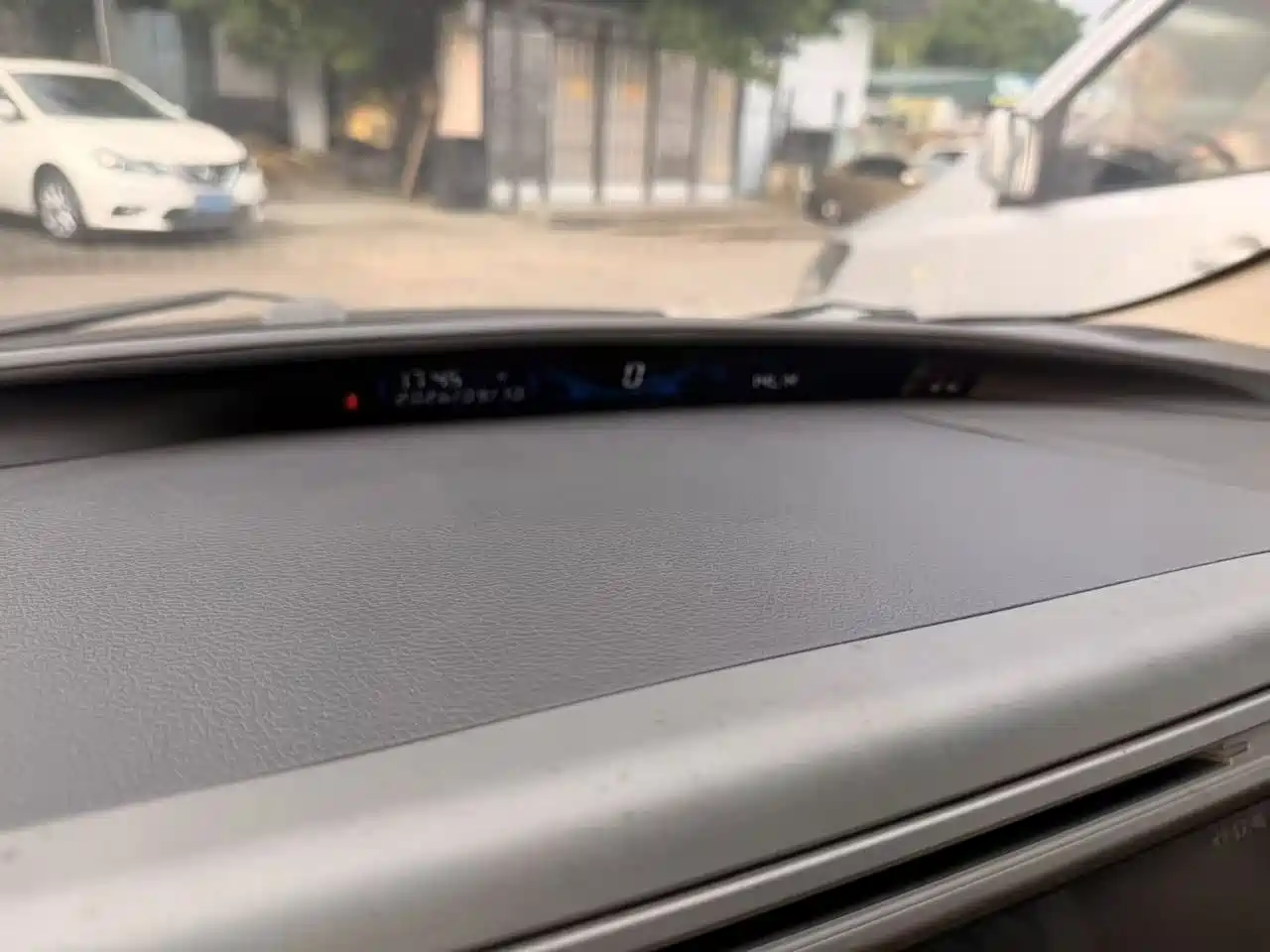 BYD M6 2015 2013 2.4L Manual Premium