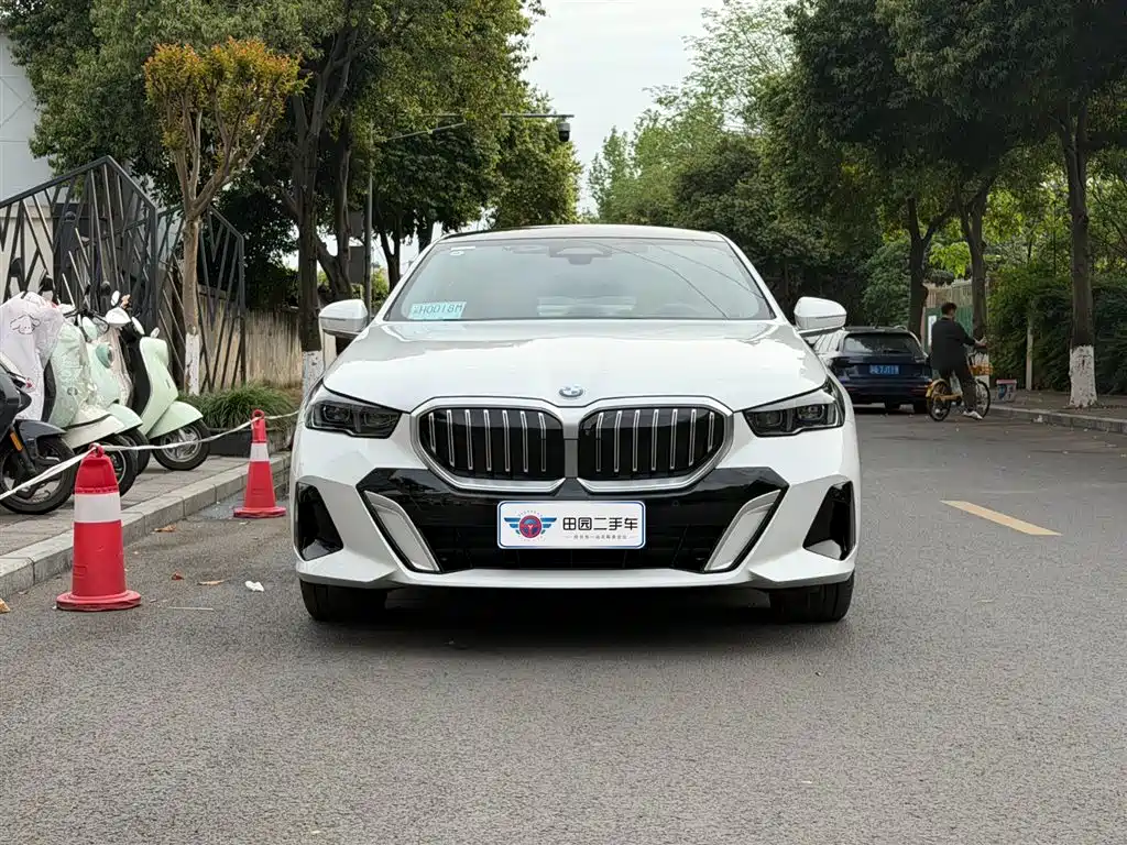 BMW 5 Series 2025 530Li Premium M Sport Package фото 2