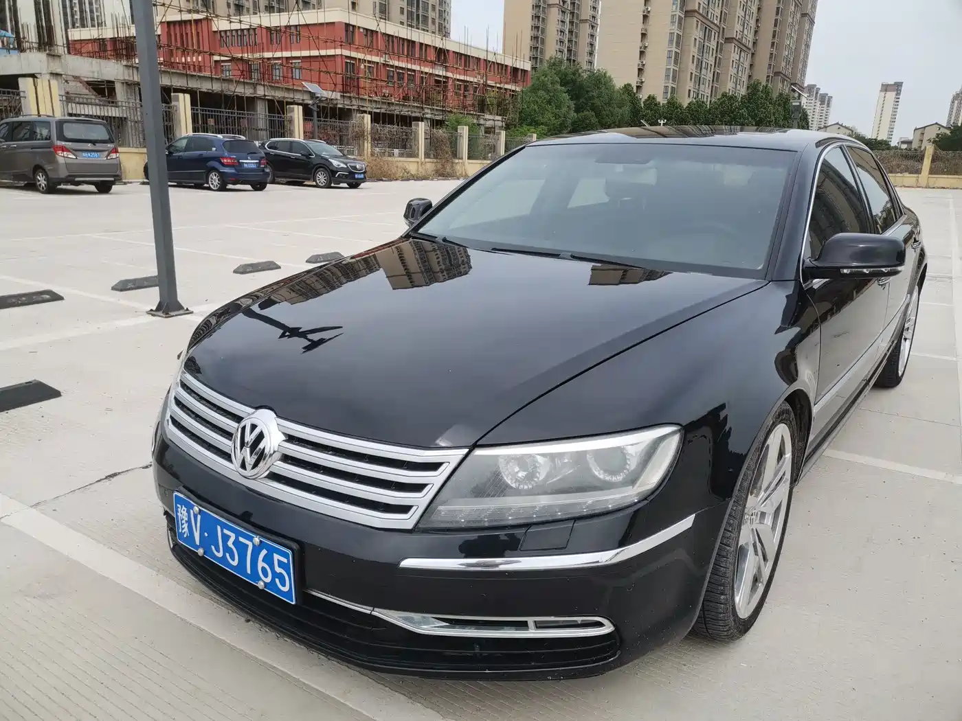 Volkswagen Phaeton 2015 Model 3.0L Exclusive Edition фото 2