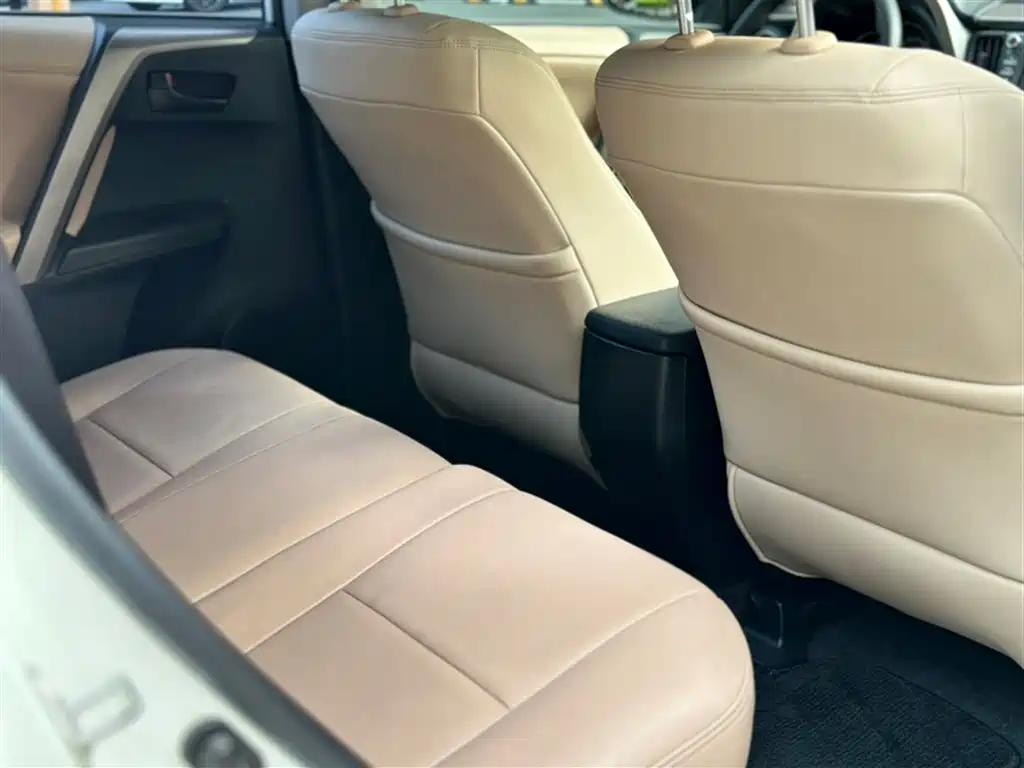 Toyota RAV4 Rongfang 2015 2.0L CVT 2WD Urban Edition фото 19