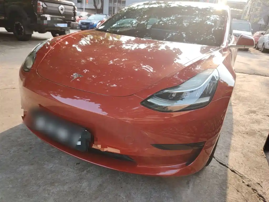 TESLA MODEL 3