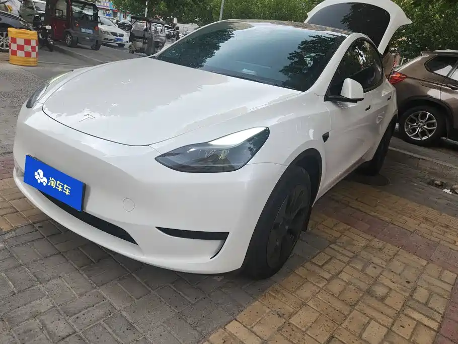 Tesla Model Y 2024