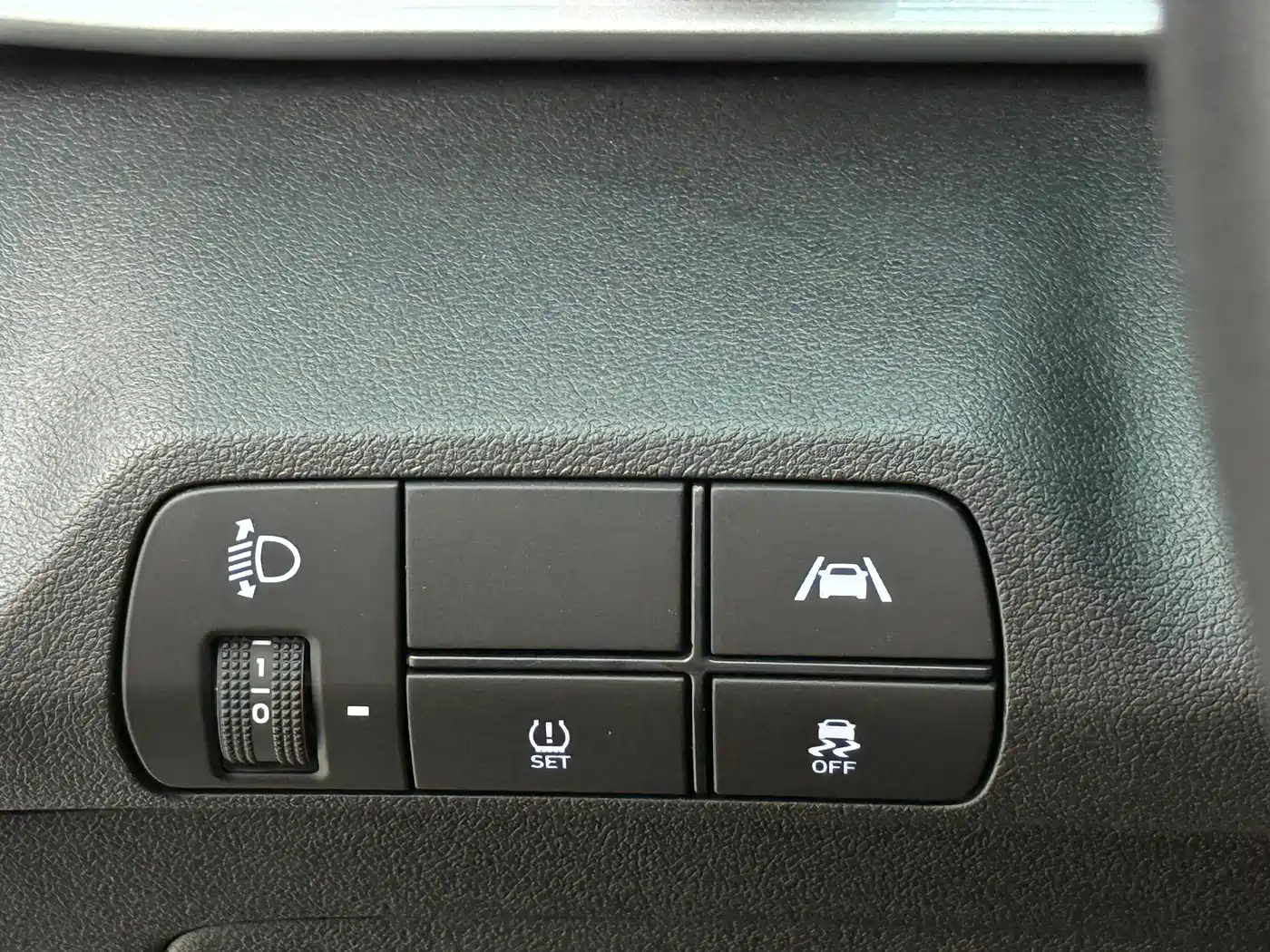 Hyundai Elantra 2022 1.5L CVT LUX Premium Edition фото 19