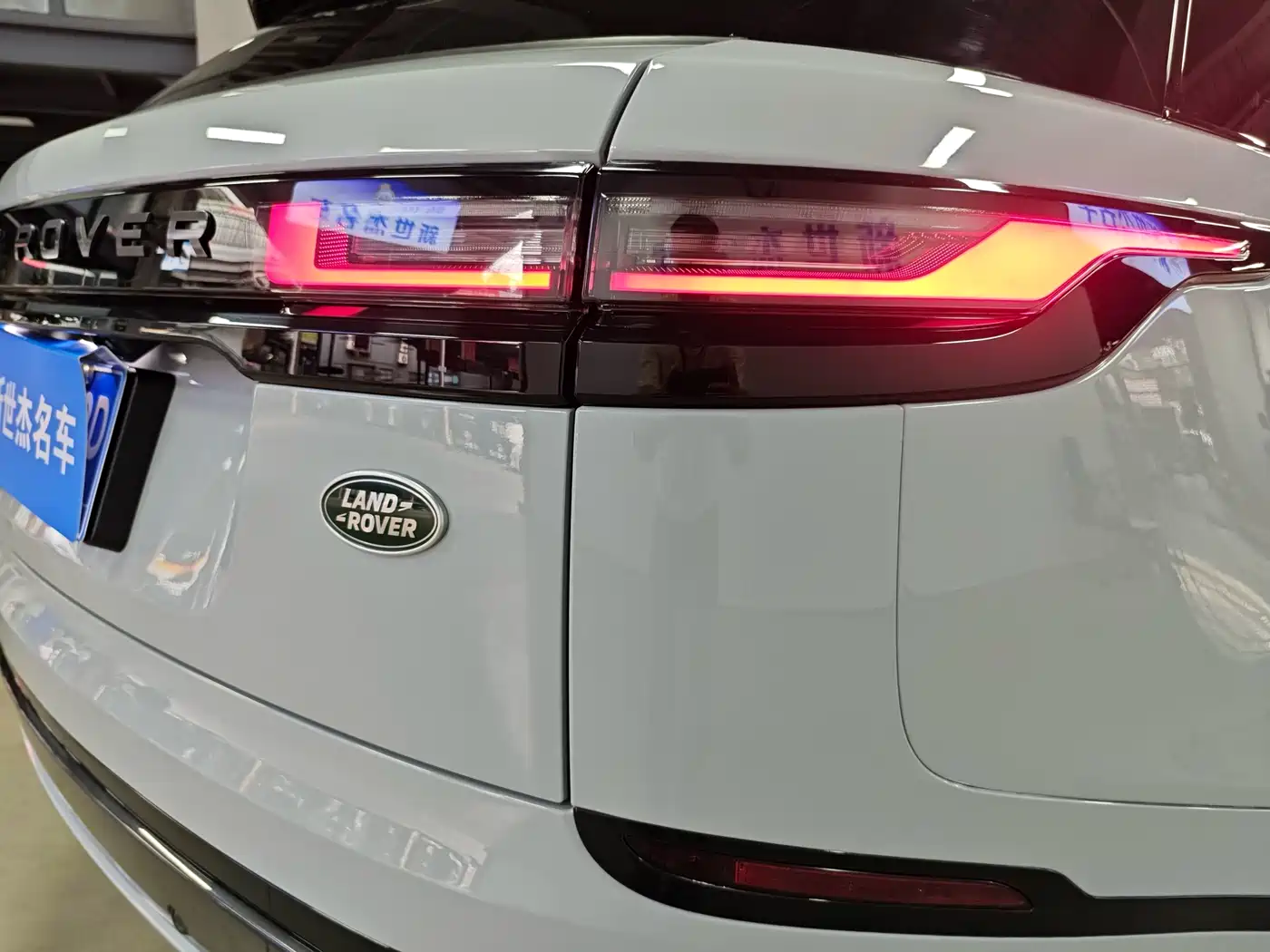 Land Rover Range Rover Velar 2024 Dynamic SE фото 12
