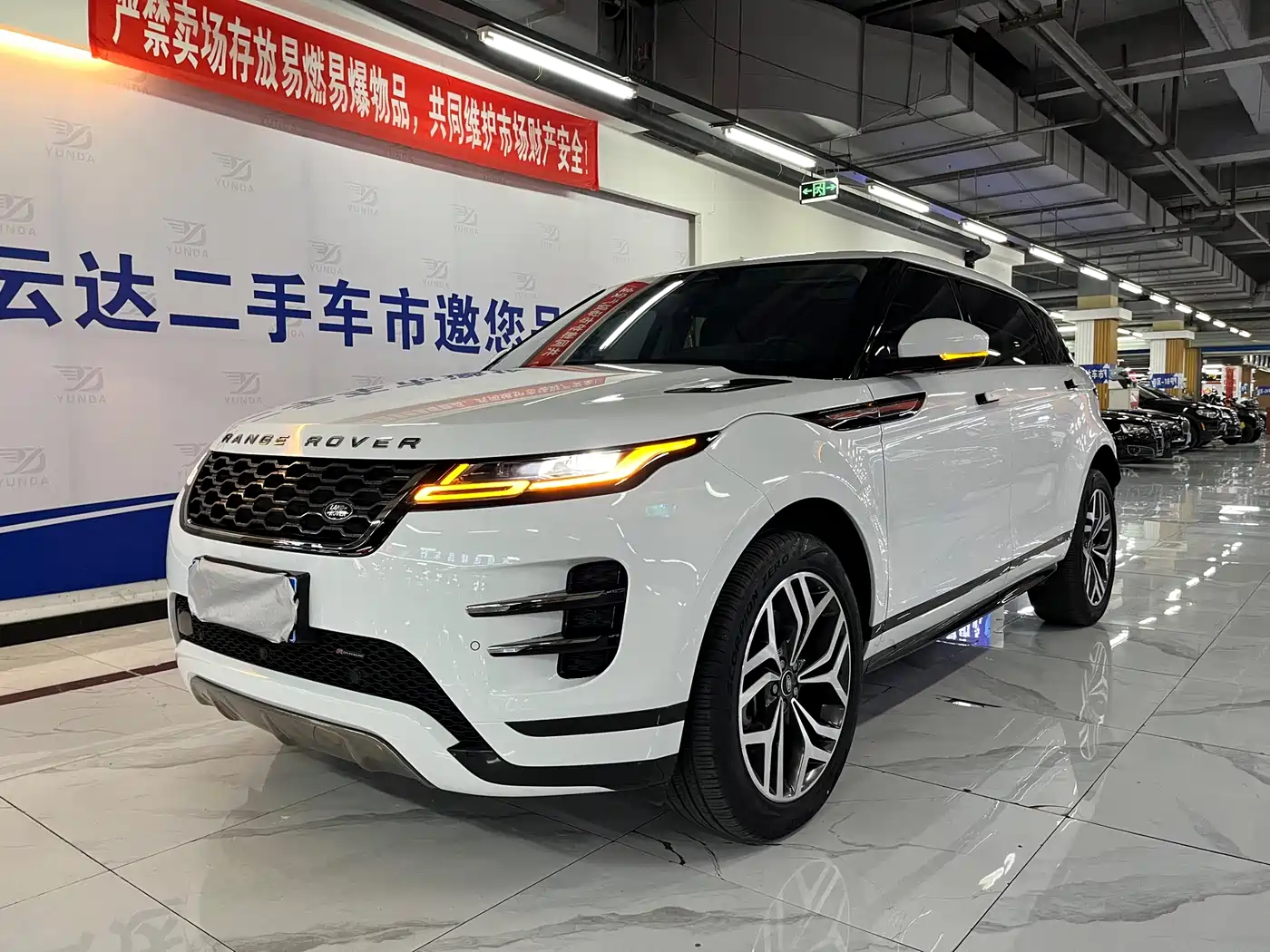 Land Rover Range Rover Evoque 2023 Range Rover Evoque L 249PS Luxury Edition фото 2