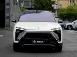Фото 2 - NIO ES8