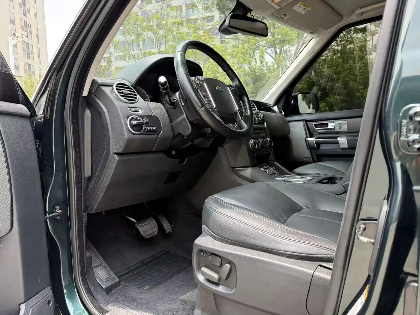Land Rover Discovery 2013 3.0 SDV6 Black Premium Limited Edition фото 4