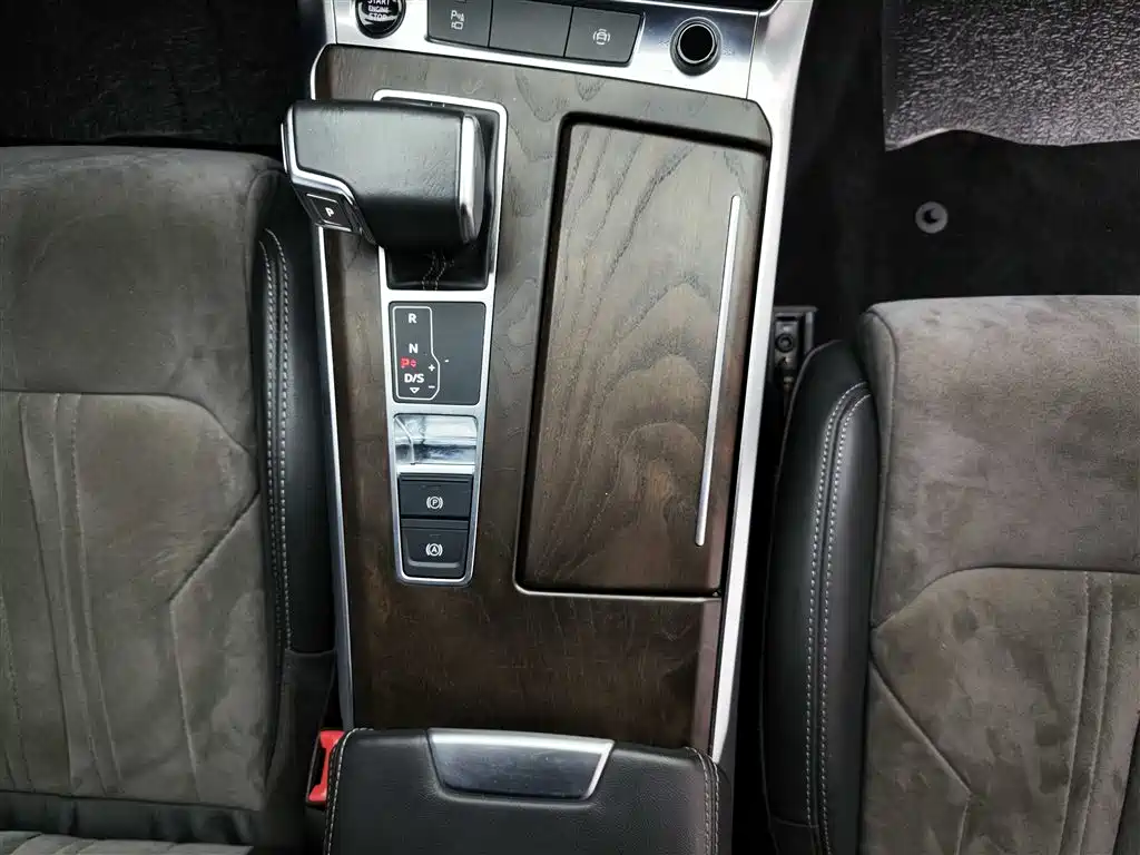 Audi A6L 2021 40 TFSI Luxury Sport фото 17