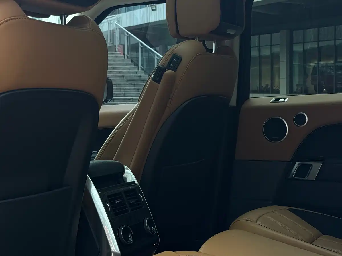 Land Rover Range Rover Sport 2022 3.0 L6 Gloss Black Edition фото 7