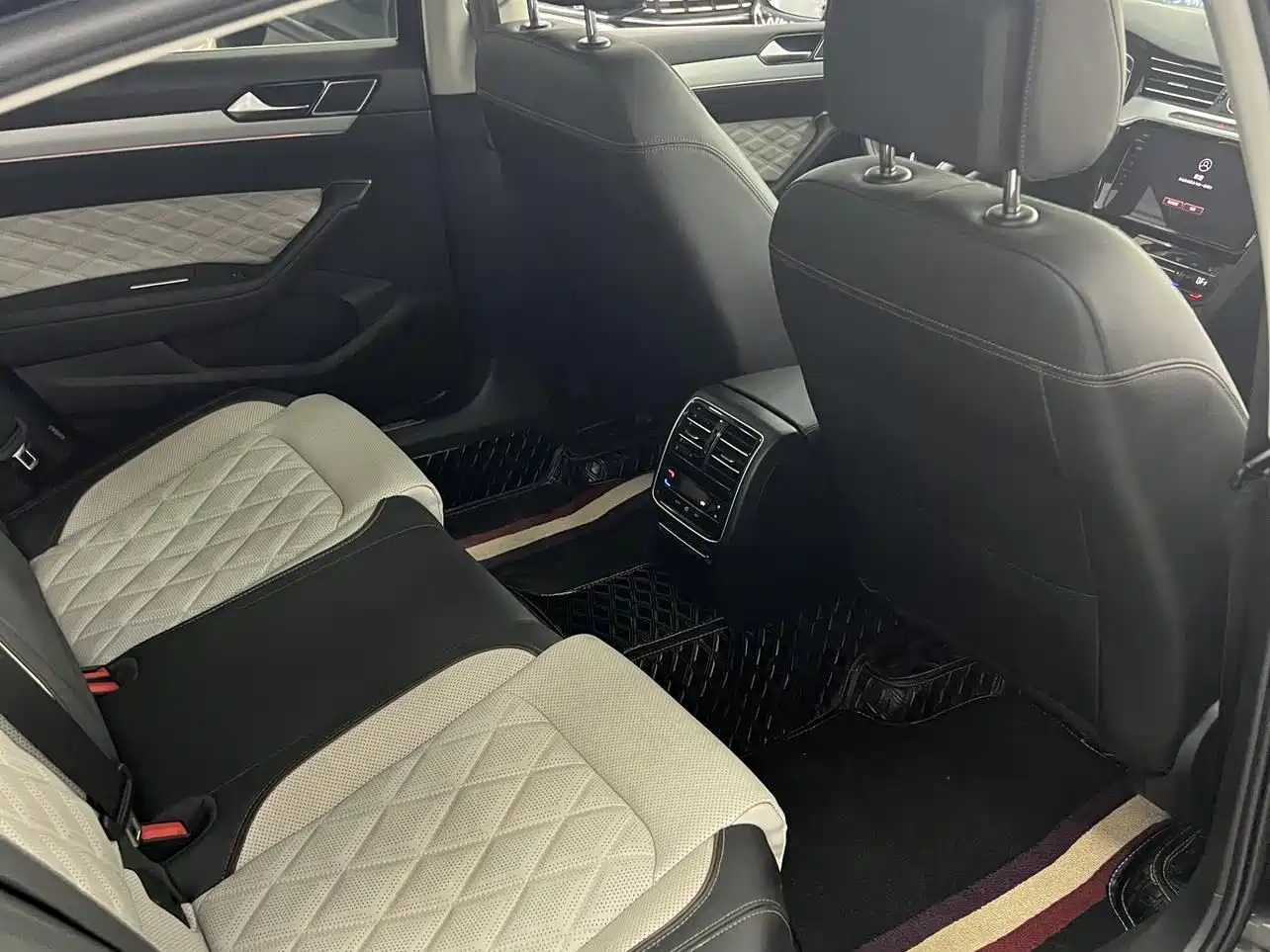 Volkswagen Magotan 2023 2 Million Units Anniversary Edition 330TSI DSG Leading Type фото 7