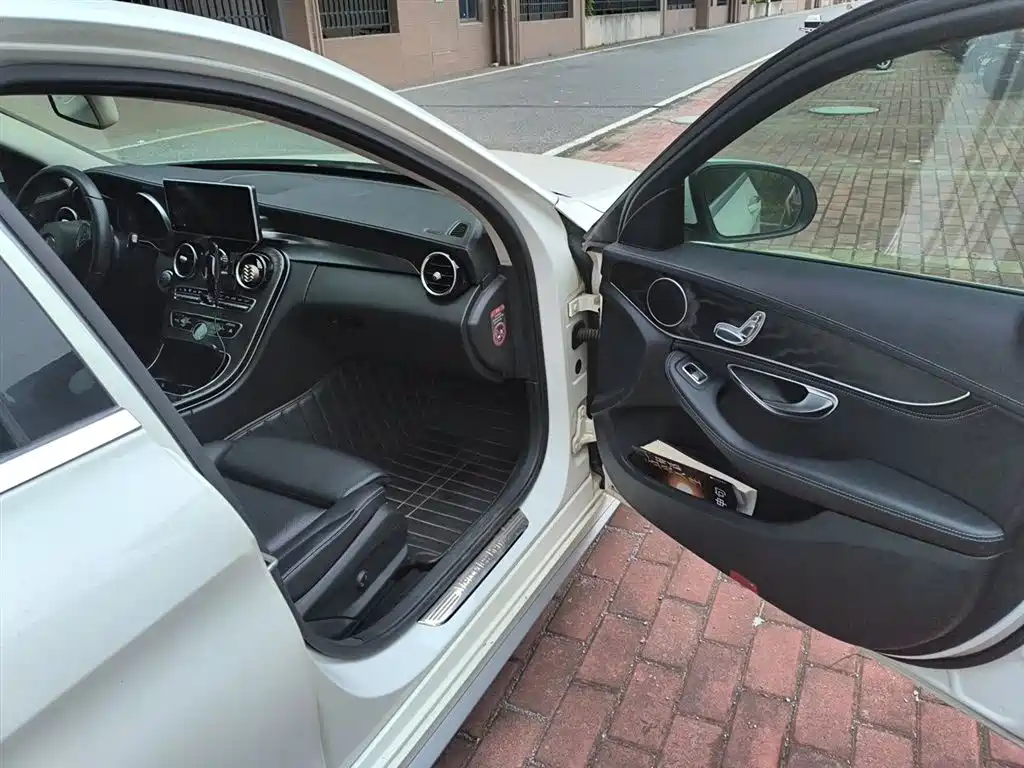 Mercedes-Benz C-Class 2015 Facelift C 180 L Sport фото 20