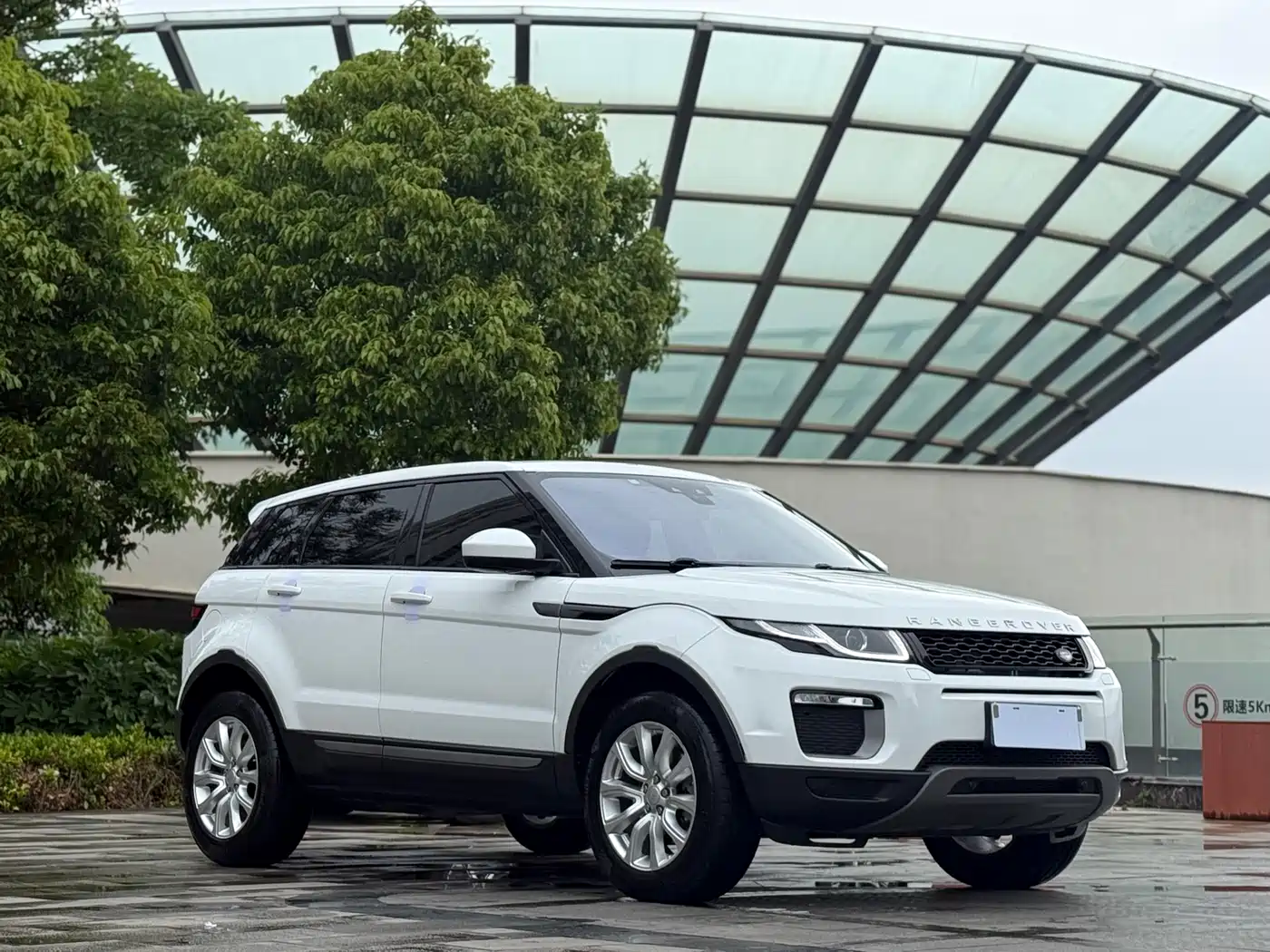Land Rover Range Rover Evoque 2016 2.0T PURE Style фото 3