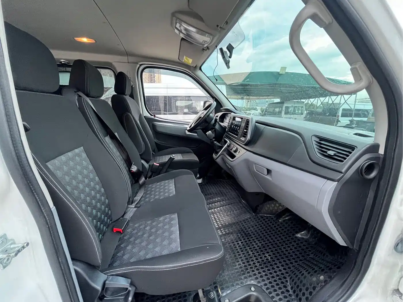Photo 8 - SAIC Maxus Xintu V80