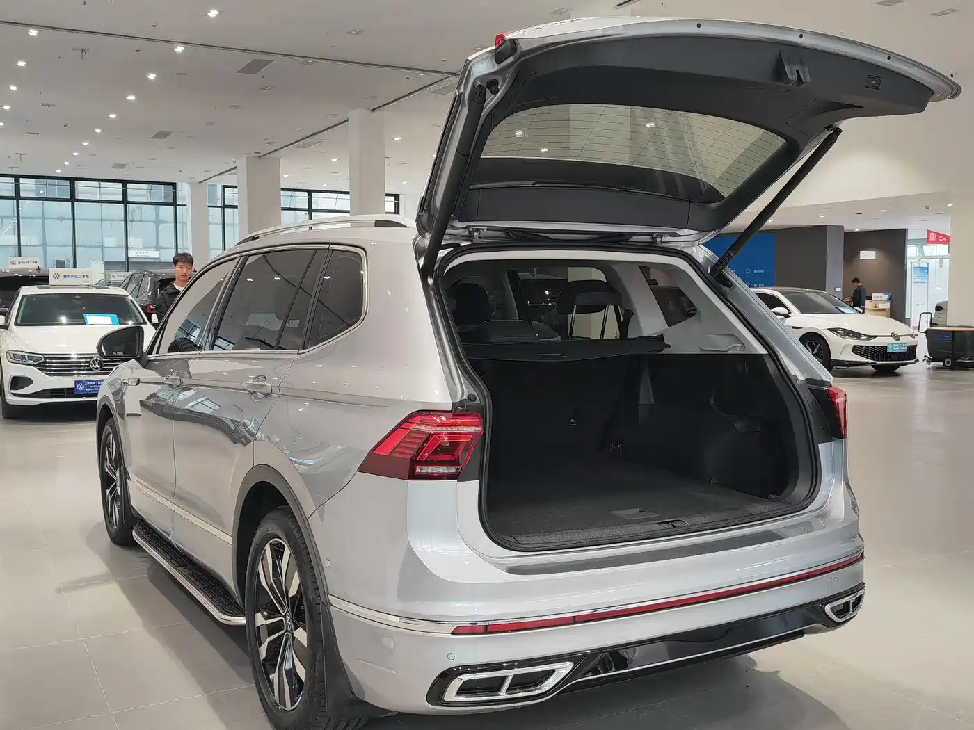 Volkswagen Tiguan L 2022 330TSI Auto 2WD R-Line Premium Edition фото 13