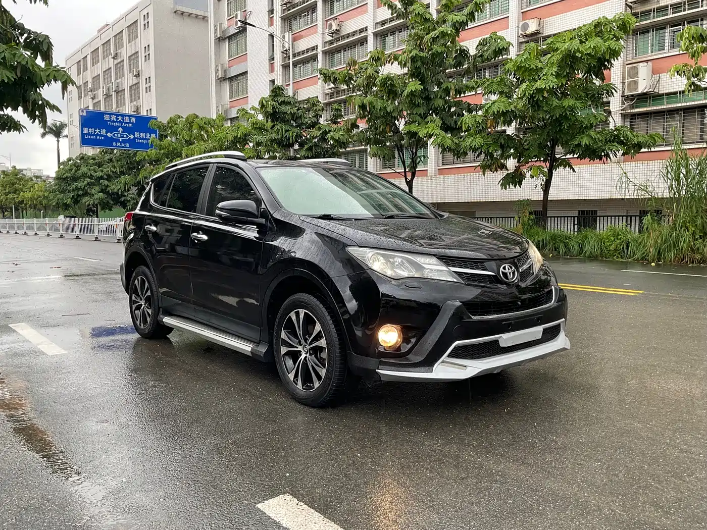 Фото 2 - Toyota RAV4