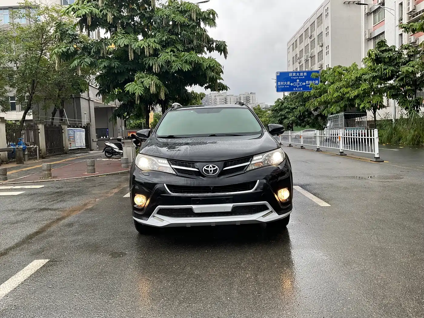 Фото 3 - Toyota RAV4