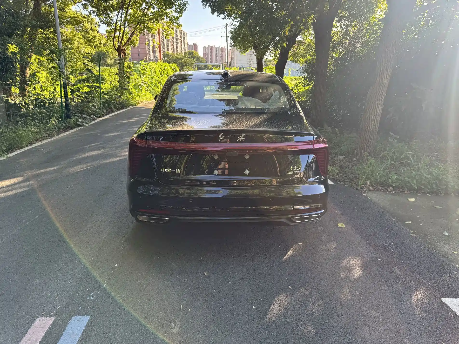 Фото 7 - Hongqi H5