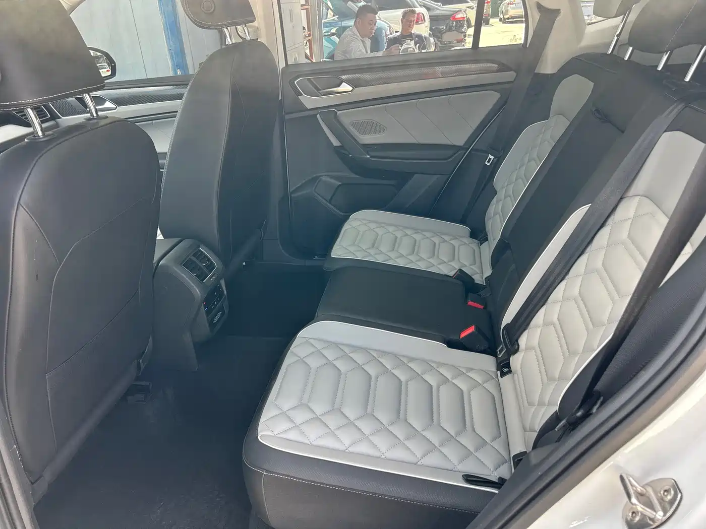 Volkswagen Tayron 2023 300TSI 2WD Luxury Plus Advanced Edition фото 27
